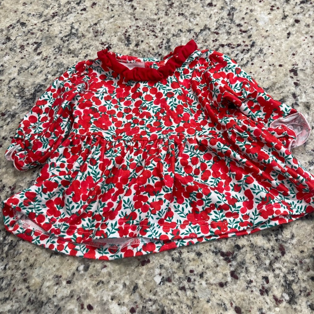Sugar Dumplin girls 3m red white green top good used condition